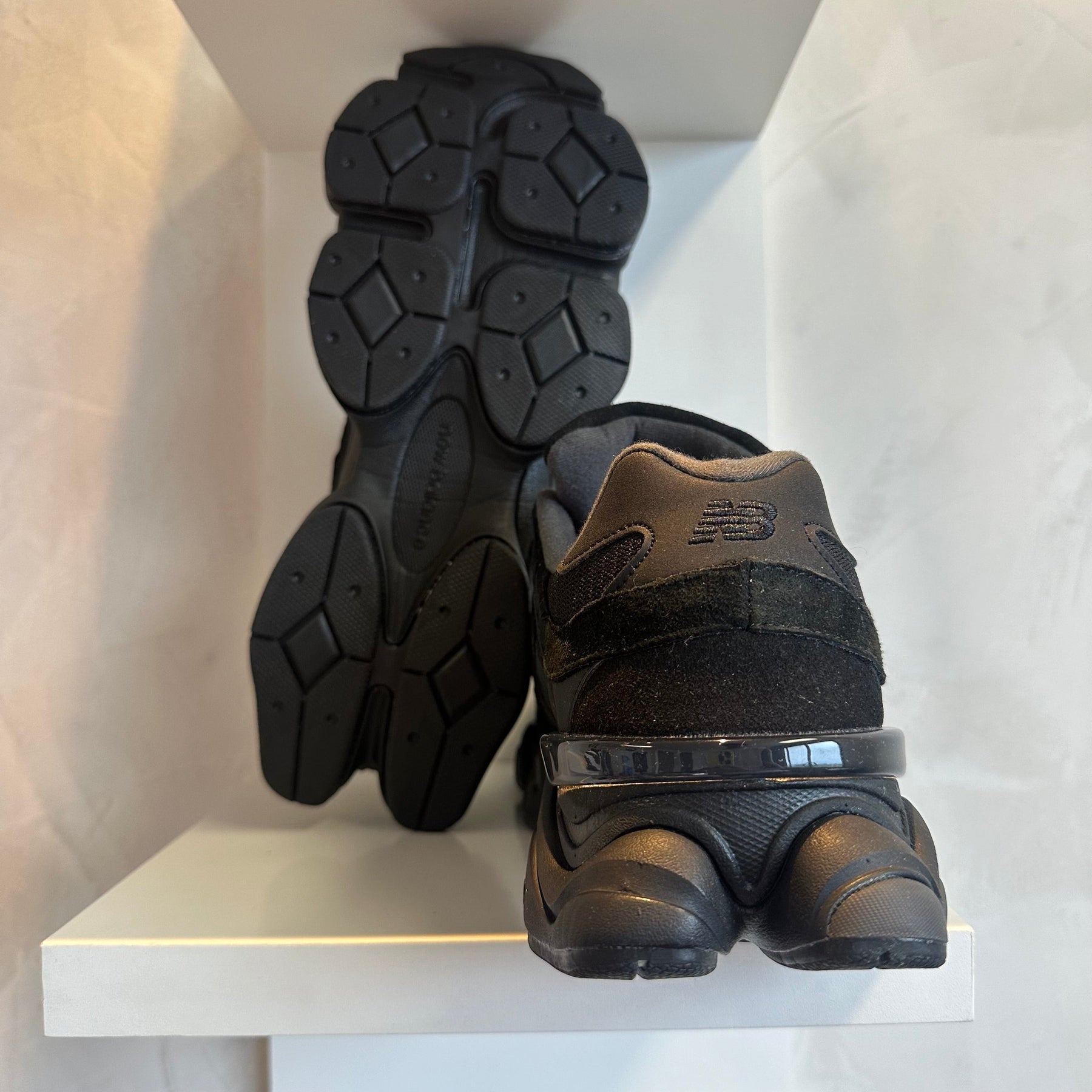 New Balance 9060 Triple Black (Pronta Entrega)